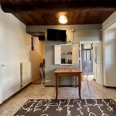 La Celestina Apartment *