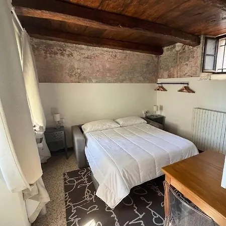 La Celestina Apartment *